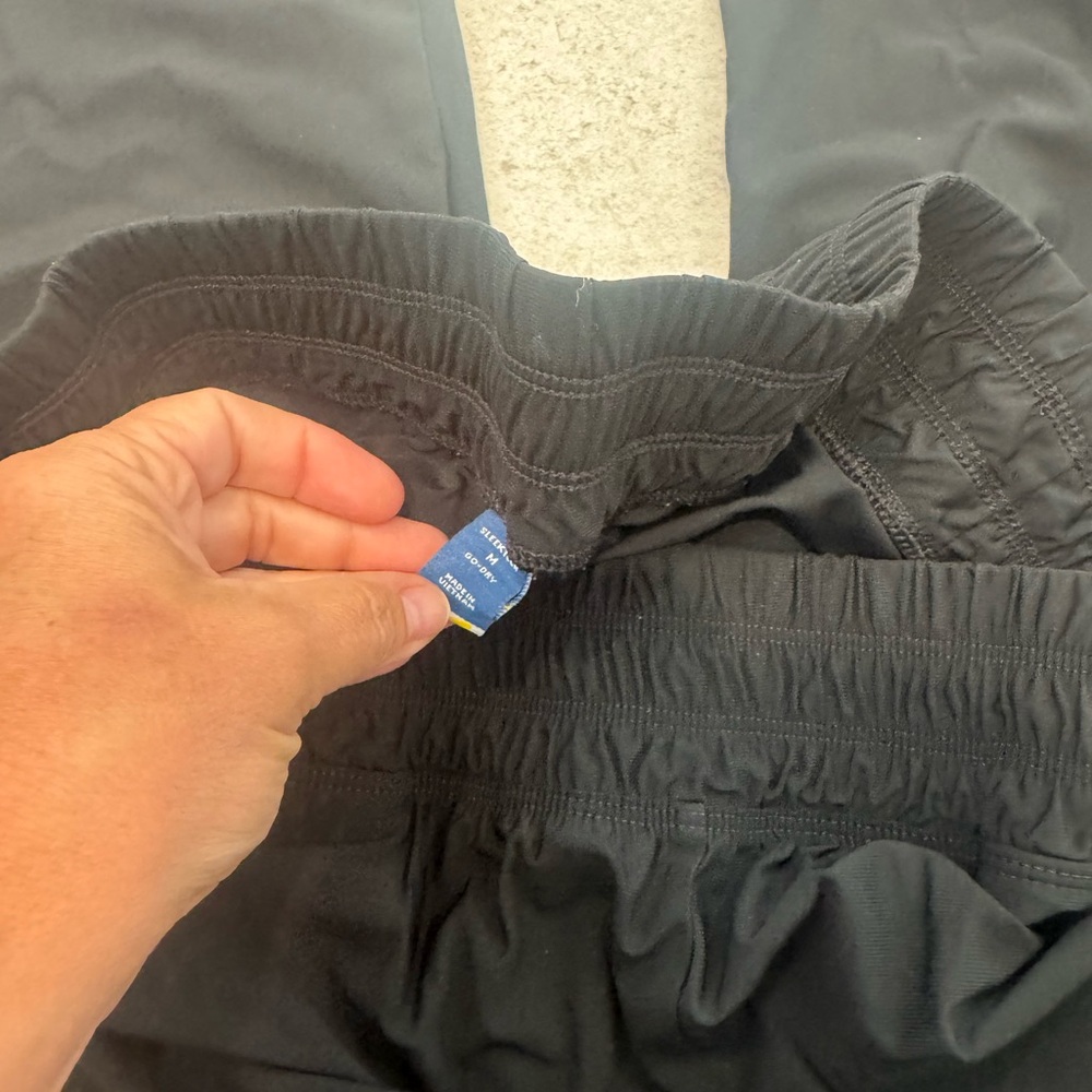 Old Navy High-Waisted SleekTech Barrel Ankle
Pants Ruti like new women's M black - Picture 2 of 5